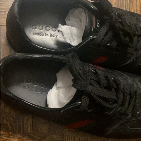 Men’s size 9.5 GUCCI shoes good condition look at pictures before you buy - Picture 2 of 6